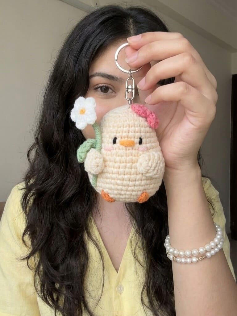Daisy Chick Crochet Keychain – Handmade Cute Amigurumi Charm - Image 2