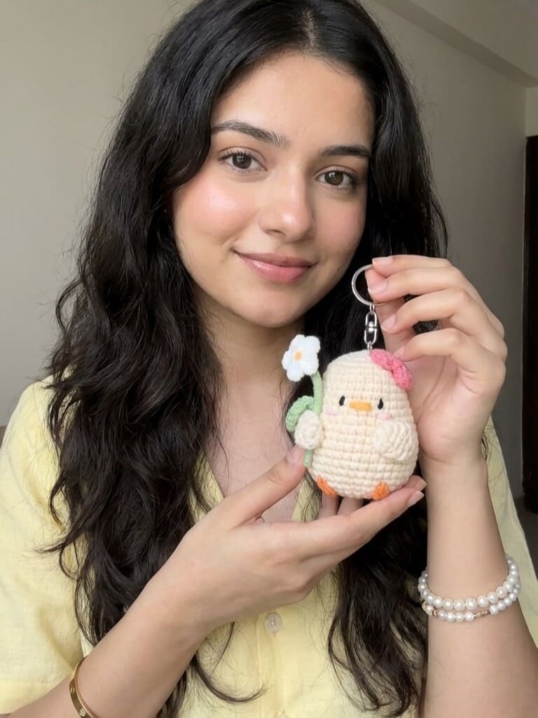 Daisy Chick Crochet Keychain – Handmade Cute Amigurumi Charm - Image 3